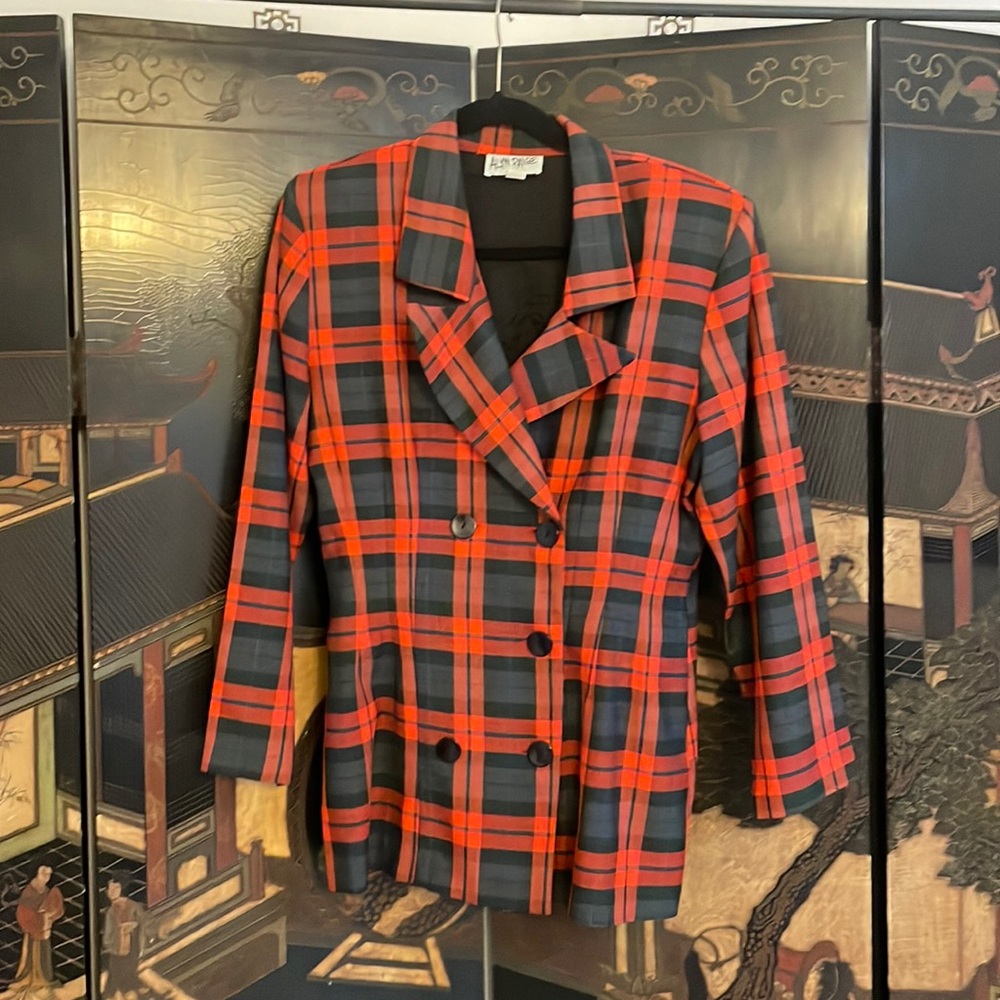 Alyn Paige double breasted plaid blazer red and black, 80s fashion